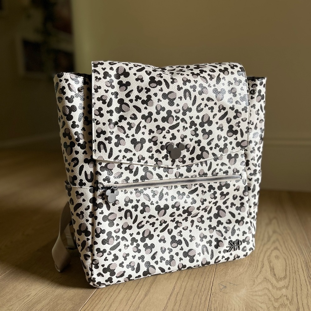Fabulous Disney diaper bag! :)